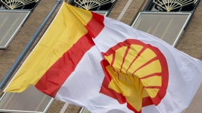 Shell volta a pagar dividendos em dinheiro e focará em energias renováveis 