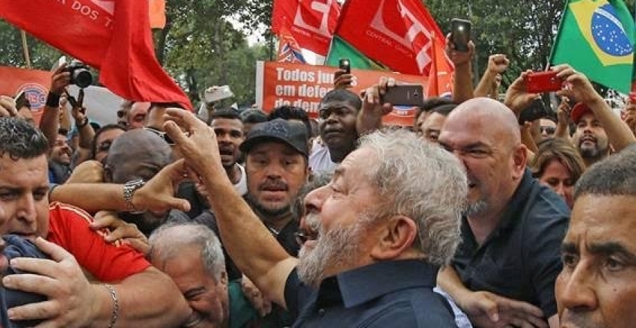 Forças Armadas fazem acompanhamento discreto de militância