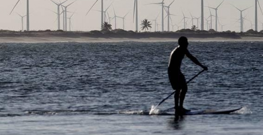 Atualmente, a geração eólica abastece 10% da população brasileira, ou 22 milhões de pessoas, segundo dados da Associação Brasileira de Energia Eólica (Abeeólica)