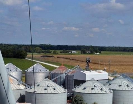 Silos de armazenagem de soja da fazenda da família Rohrscheib, em Fairmoun, nos EUA