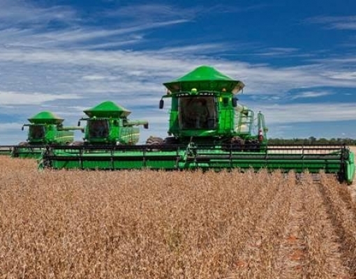 Venda interna de colheitadeiras sobe 25% neste ano