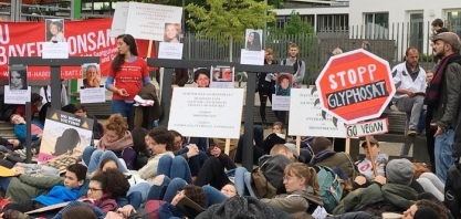 Protestos contra Bayer por venda no Brasil de agrotóxicos proibidos na UE