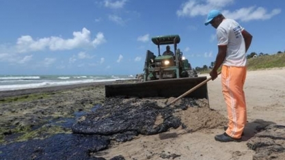 Petrobras será ressarcida por limpeza de petróleo nas praias do Nordeste