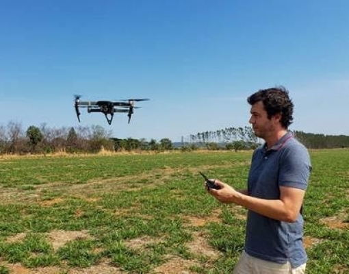 Drones substituem máquinas na agricultura