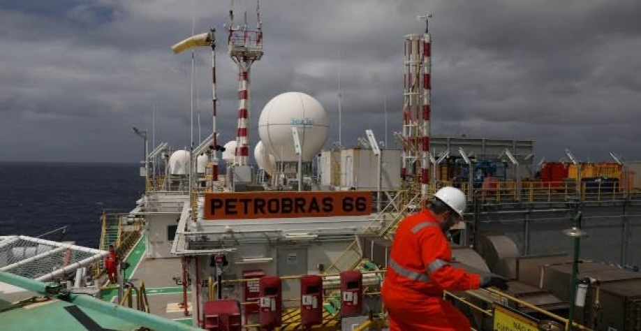 Petrobras bate recorde de produção de petróleo em 2020