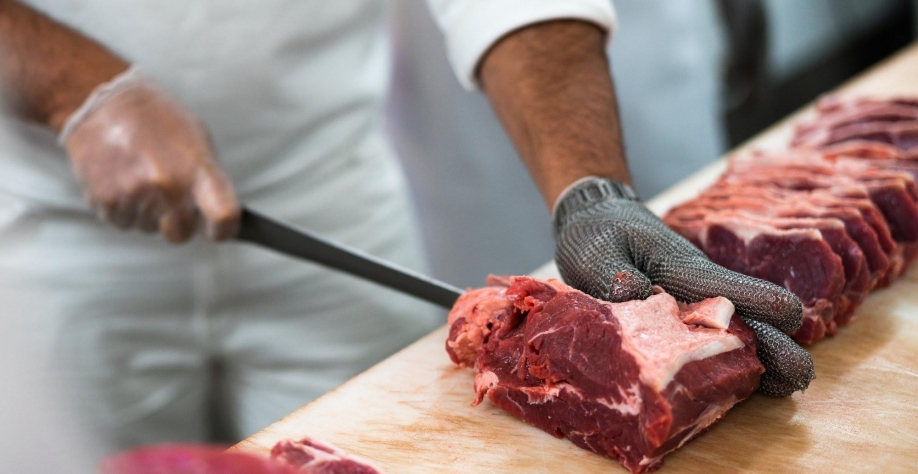 Liberação de carne retida pela China e demanda elevam preços do boi 