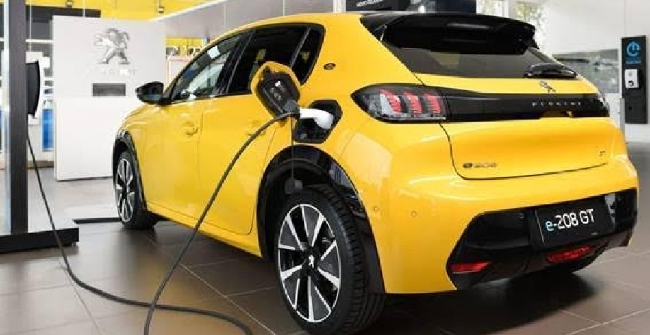 Interesse por carros elétricos sobe; futuro com eles não está tão próximo