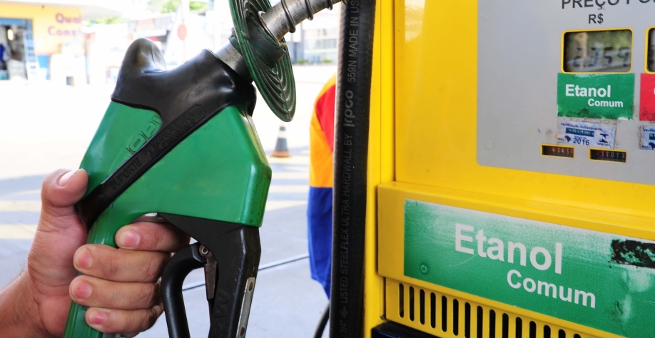 Etanol continua menos competitivo ante gasolina em todo o País