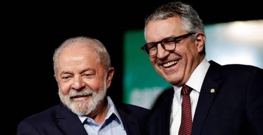 O presidente Lula e o ministro das Relações Institucionais, Alexandre Padilha, em Brasília - Ueslei Marcelino - 22.dez.2022/Reuters