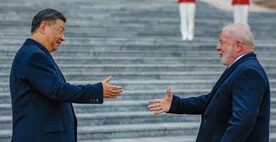 Lula e o líder da China, Xi Jinping, participam de cerimônia de boas-vindas ao presidente brasileiro em frente ao Grande Salão do Povo. Foto Ricardo Stuckert - 14.abr.23/Presidência da República/Divulgação