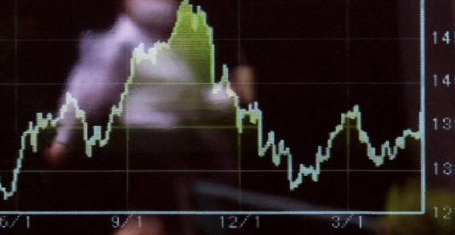 Bolsa fecha em ligeira alta e dólar permanece estável a R$ 4,993