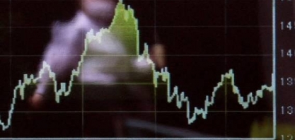 Bolsa fecha em ligeira alta e dólar permanece estável a R$ 4,993