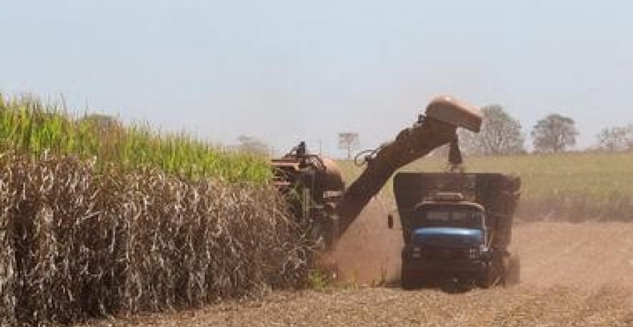 Etanol pode compor até 30% do litro de gasolina vendido nos postos. Foto Daniel Teixeira Estadão