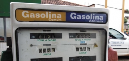 Preço baixo eleva vendas de gasolina, e Petrobras tem que importar mais