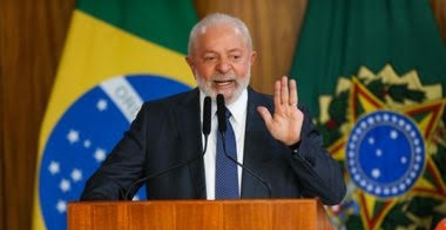 Lula exibe incapacidade de decidir que gera custo para o país