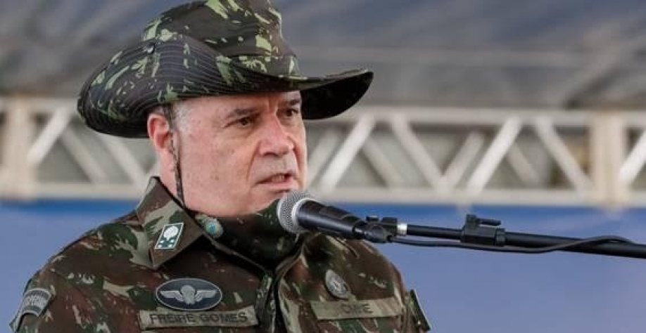 Ex-comandante do Exército desdiz o que escreveu sobre acampamentos