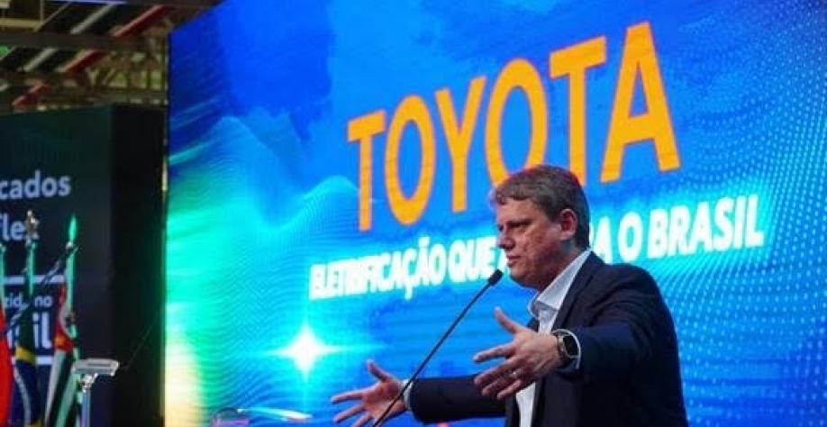 Tarcísio reage a governo Lula e cobra paternidade de R$ 11 bi da Toyota