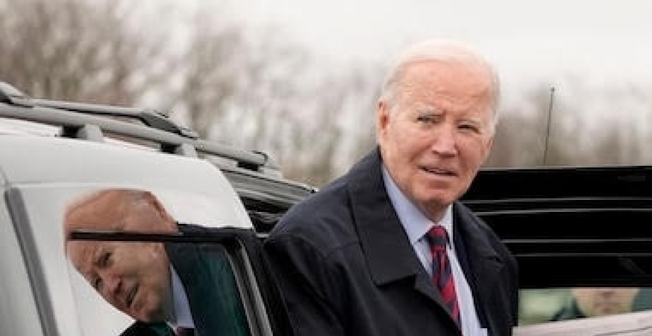 Biden endurece regras contra carros a gasolina; mas acena aos híbridos