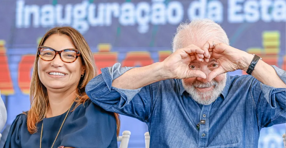 Só faltava o arroz subsidiado ter a estampa de Lula e Janja na embalagem