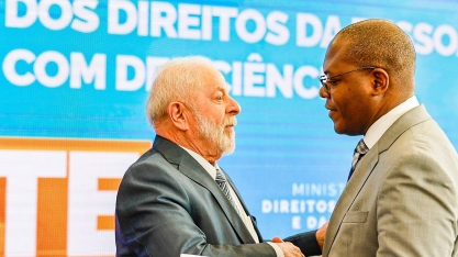 Lula diz a amigos de Silvio Almeida que ele tem o direito de se defender