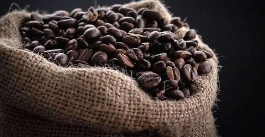 Brasil exporta recorde de 4,9 milhões de sacas de café em outubro